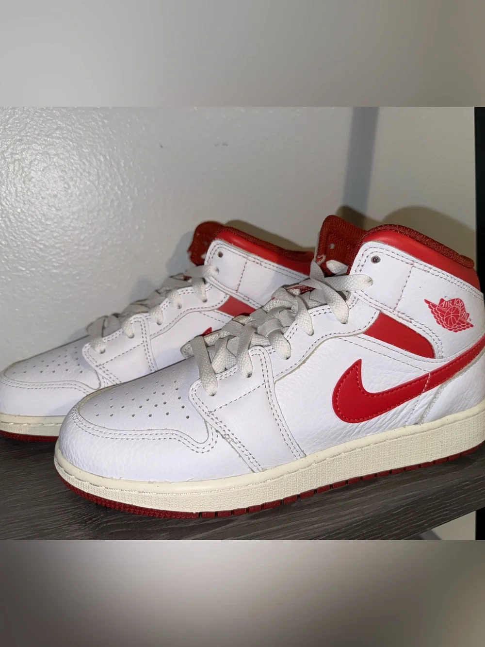 Air Jordan 1 Mid SE Kids White/Red Sneakers Size 6Y New In Box Back To School